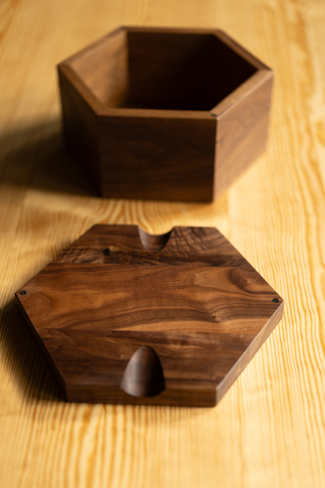 Hexagon Bread Box with Removable Lid in Urban Wood Walnut vert