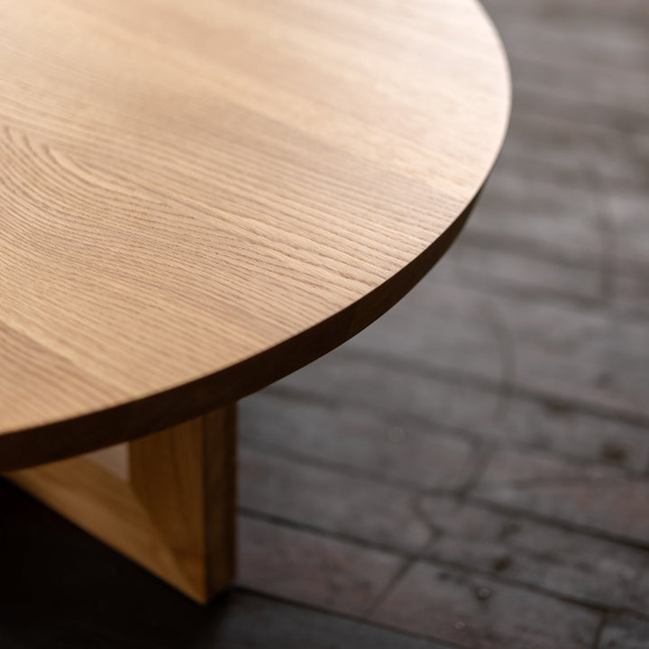 Round Wood Coffee Table in White Oak Grain